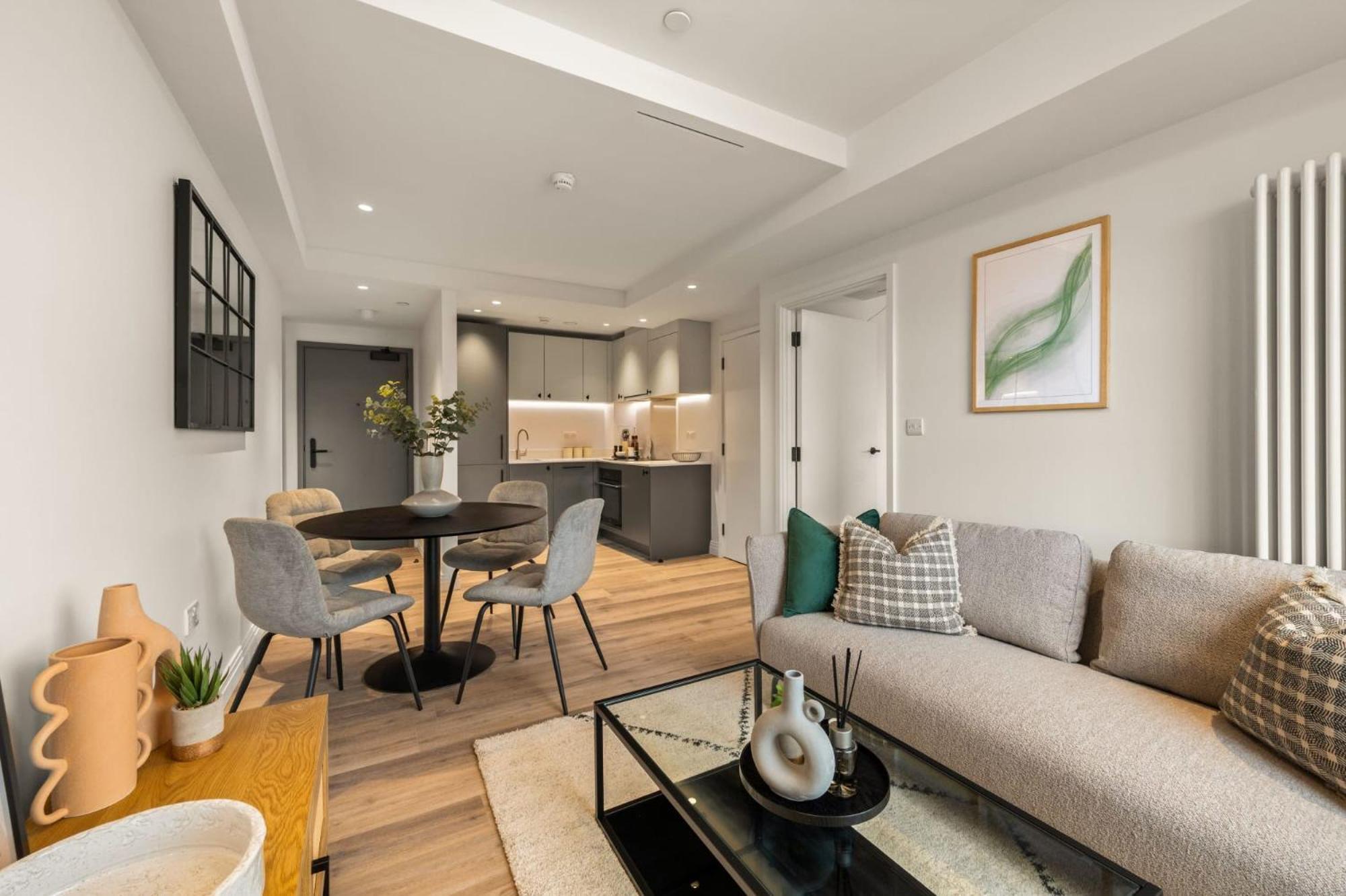 Apartment Dolphin House - Serviced Living In *